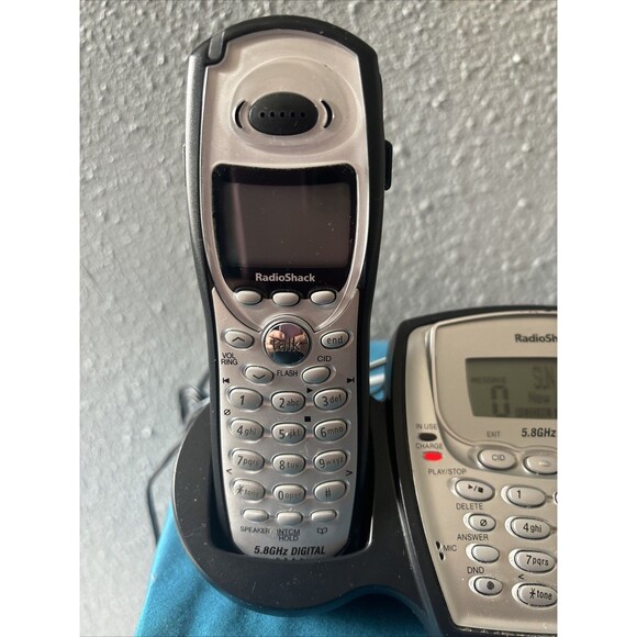 RadioShack 5.8 GHz Cordless Phone with Caller ID-Digital Answering System - Picture 3 of 15